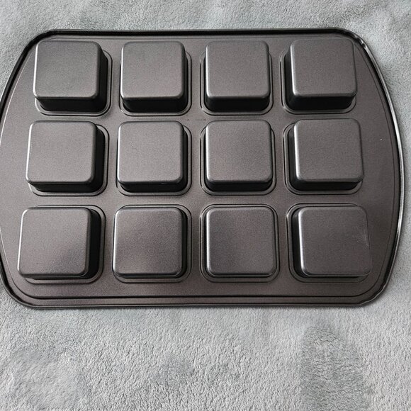 Pampered Chef Brownie Pan - NWOT - Picture 2 of 3